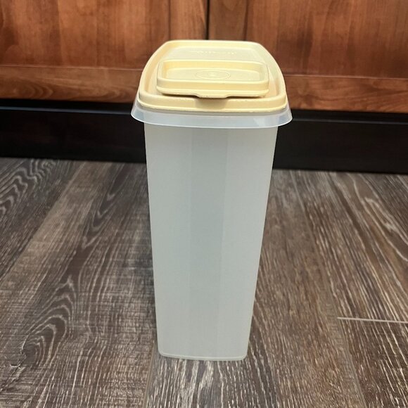 Tupperware Cereal Keeper - Picture 3 of 9